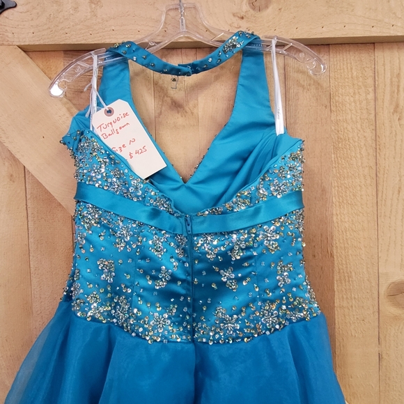 Tiffany Design Gown - Picture 8 of 8